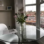 Riverview With Private Parking Whitby
