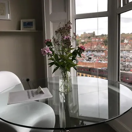 Riverview With Private Parking 惠特比