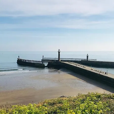 Riverview With Private Parking Apartman Whitby