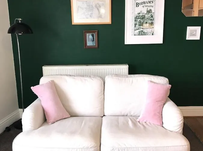 Riverview With Private Parking * Whitby