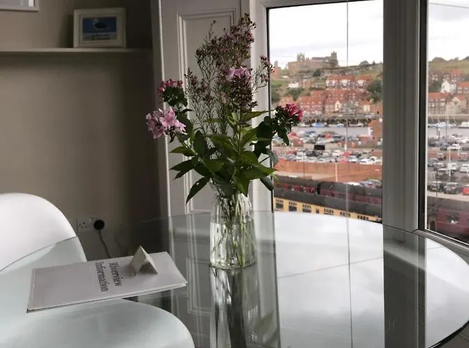 Riverview With Private Parking Whitby