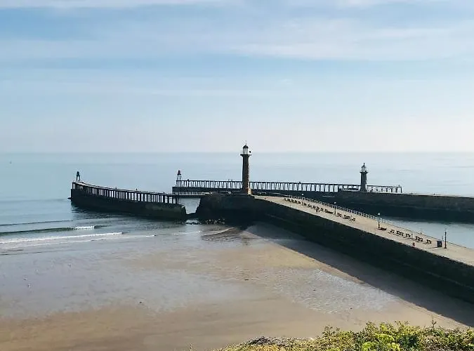 Riverview With Private Parking Apartment Whitby