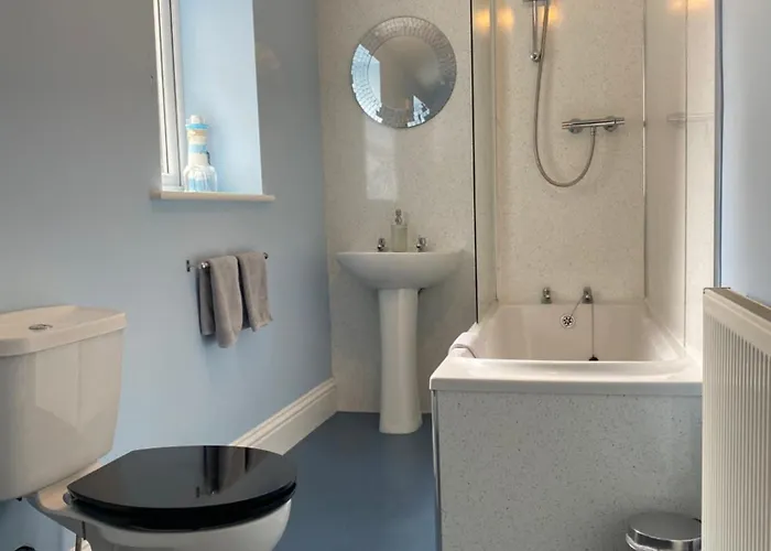 Riverview With Private Parking * Whitby