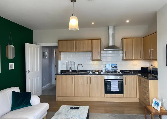 Riverview With Private Parking Apartment