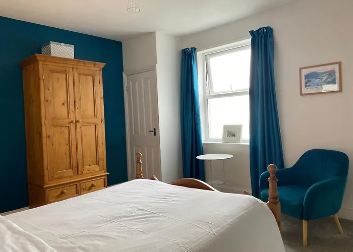 Riverview With Private Parking Apartment Whitby